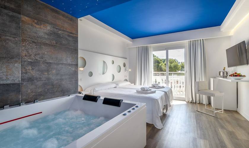 Habitación deluxe con balcón Hotel Welikehotel Triton Beach Cala Ratjada Habitación deluxe con balcón Hotel Welikehotel Triton Beach Cala Ratjada