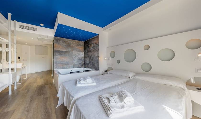 Habitación deluxe con balcón Hotel Welikehotel Triton Beach Cala Ratjada Habitación deluxe con balcón Hotel Welikehotel Triton Beach Cala Ratjada