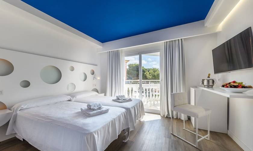 Habitación deluxe con balcón Hotel Welikehotel Triton Beach Cala Ratjada Habitación deluxe con balcón Hotel Welikehotel Triton Beach Cala Ratjada
