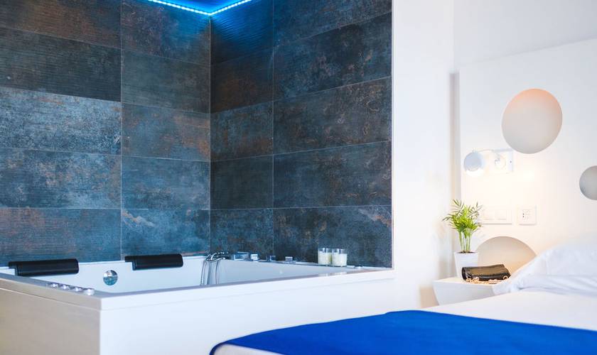 Habitación deluxe con balcón Hotel Welikehotel Triton Beach Cala Ratjada Habitación deluxe con balcón Hotel Welikehotel Triton Beach Cala Ratjada