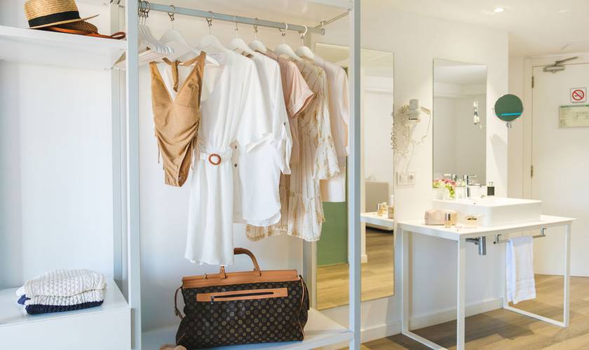 Habitación deluxe con balcón Hotel Welikehotel Triton Beach Cala Ratjada Habitación deluxe con balcón Hotel Welikehotel Triton Beach Cala Ratjada