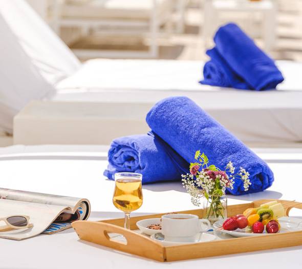 Balinese bed Welikehotel Triton Beach Hotel Cala Ratjada