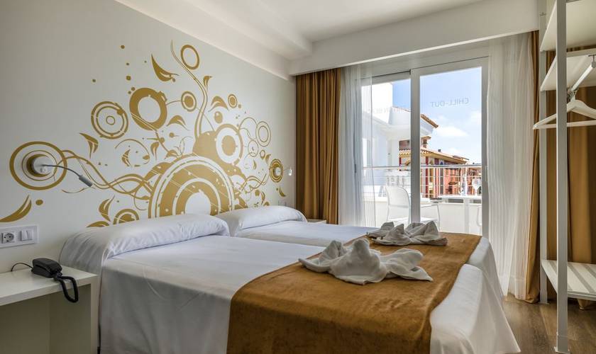 Superior room with balcony Welikehotel Triton Beach Hotel Cala Ratjada Superior room with balcony Welikehotel Triton Beach Hotel Cala Ratjada