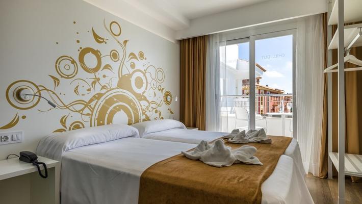 Habitación Superior con balcón Hotel Welikehotel Triton Beach Cala Ratjada Habitación Superior con balcón Hotel Welikehotel Triton Beach Cala Ratjada